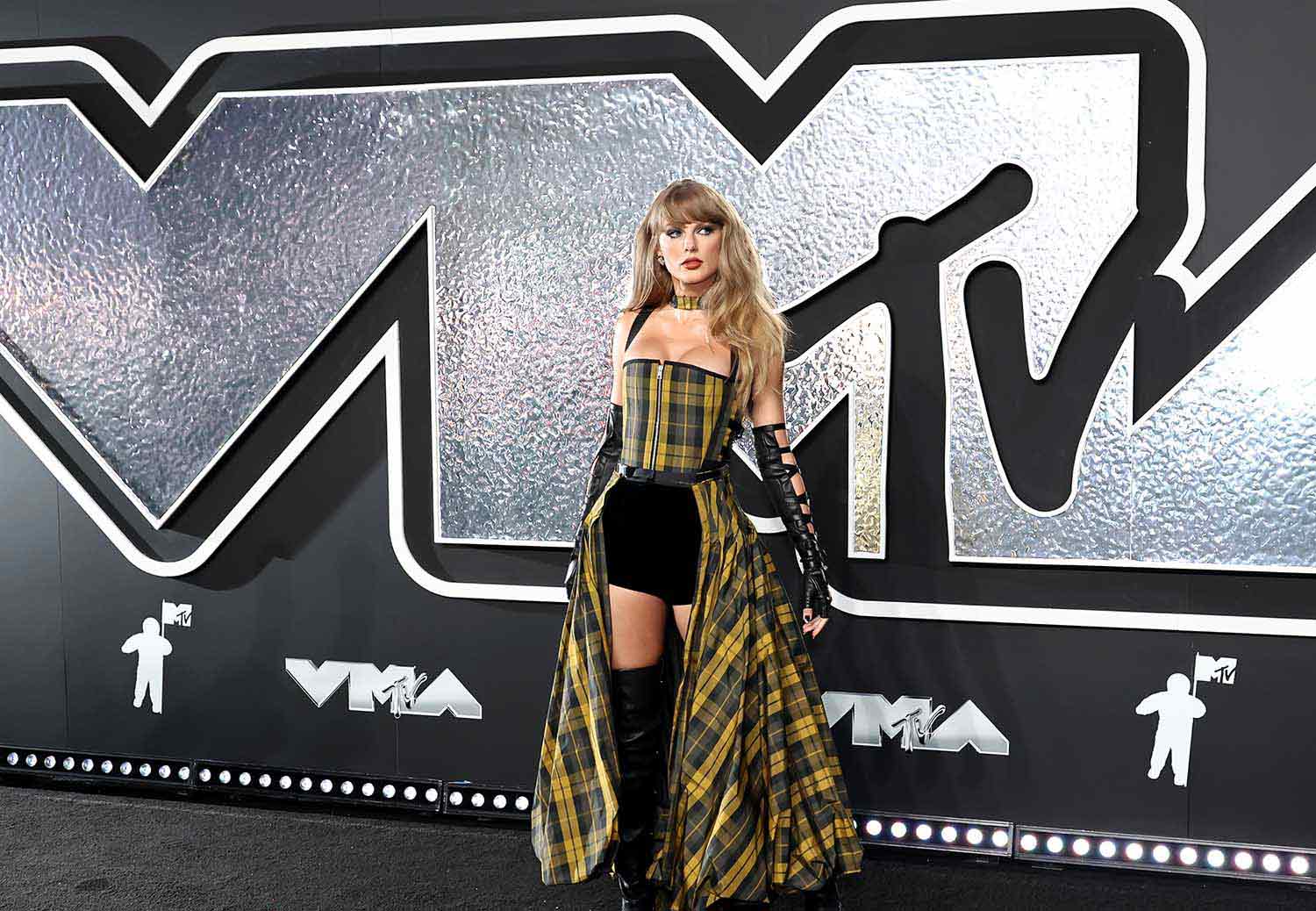 Chemetal 276 FLUX -  Taylor Swift MTV VMA set 