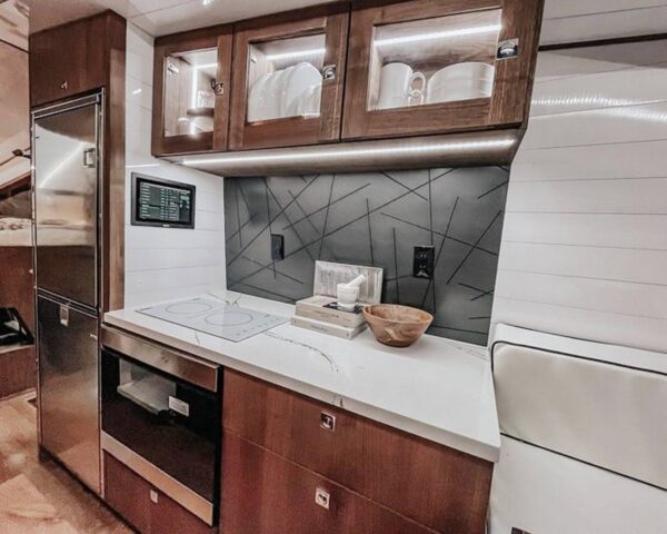 Chemetal 555 Sapporo - 27 North Lux Van RV