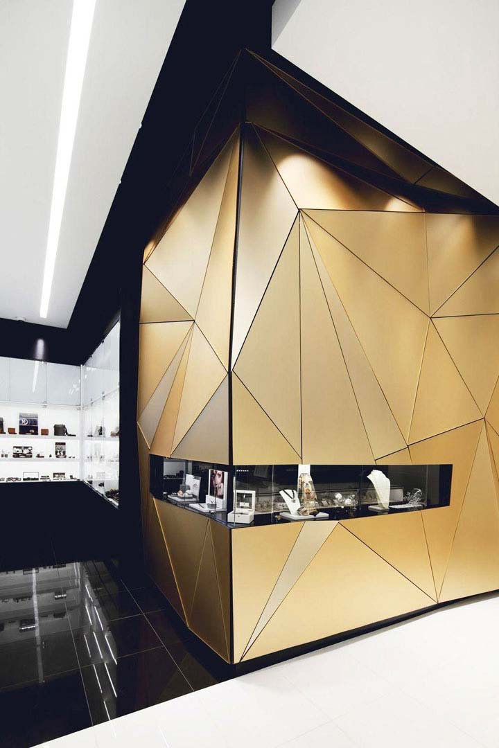 Chemetal 910 Satin Gold Aluminum Triangle wall boutique Penelope Quebec