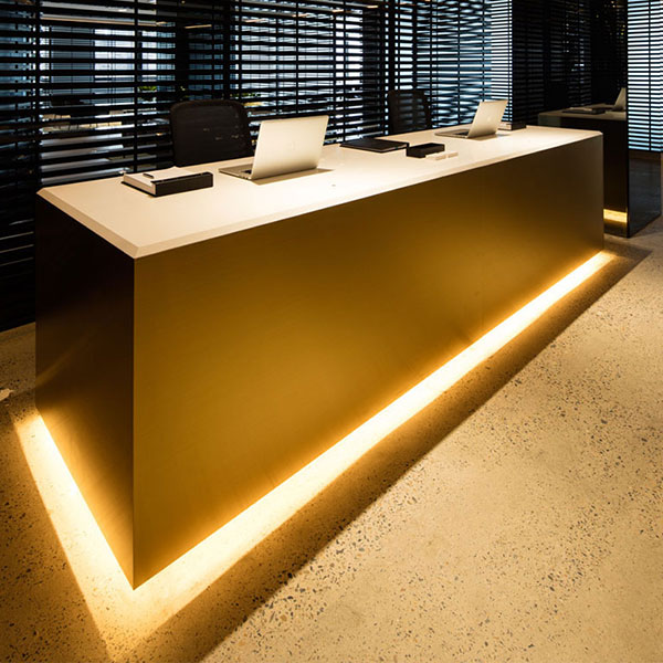 Chemetal 931 Brushed Golden Aluminum - reception desk